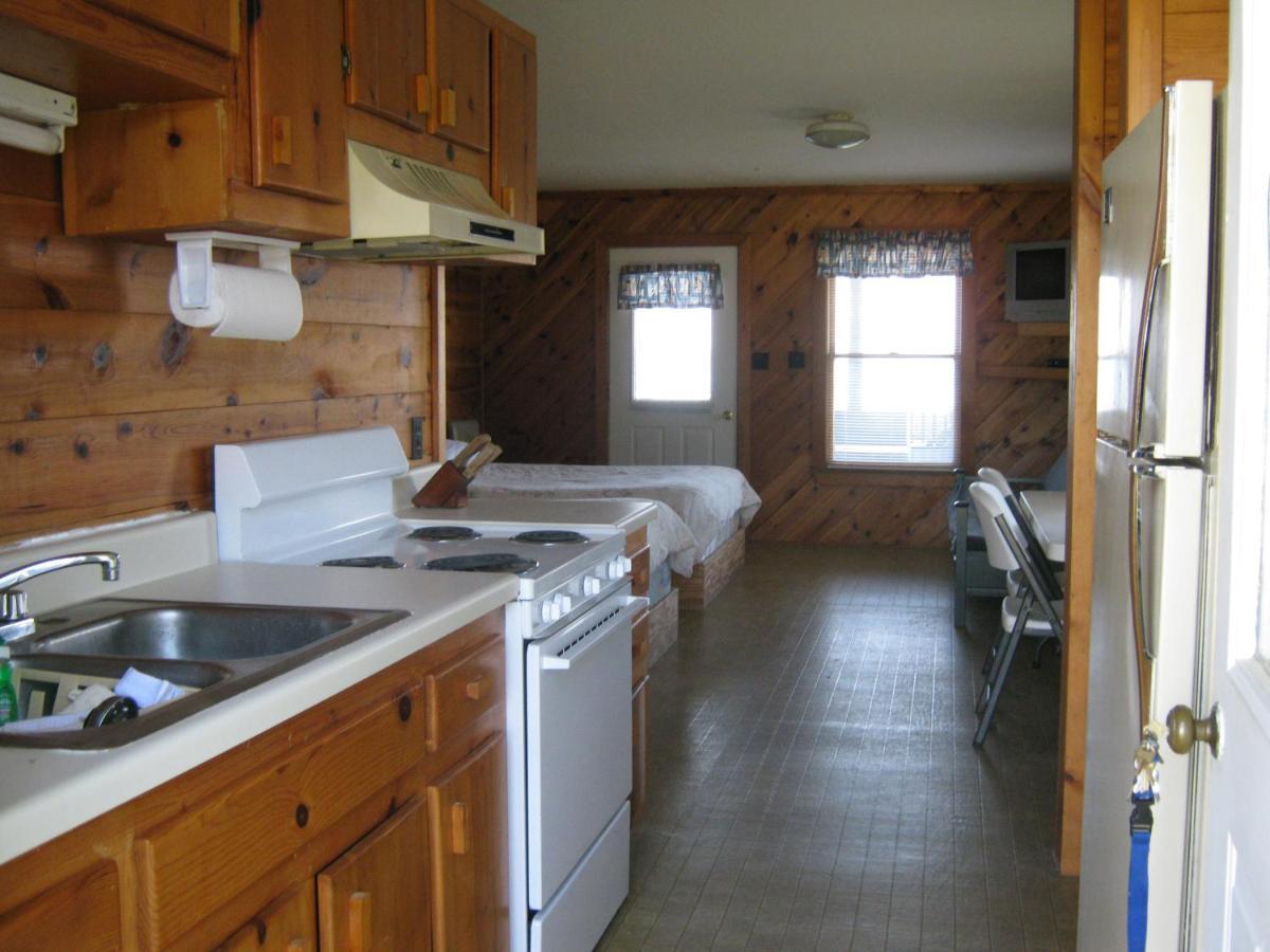 Virginia Landing Camping Resort Cabin 2 Quinby Exterior photo
